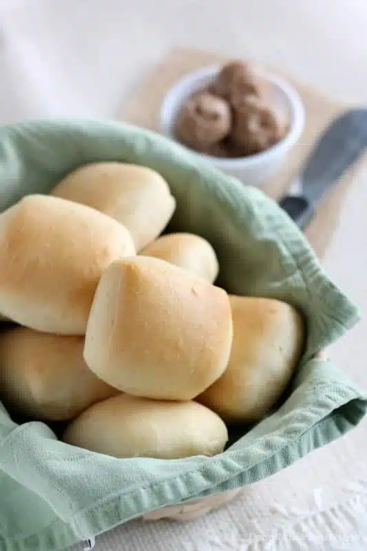 Texas Roadhouse Rolls - {Copycat Recipe} - Julie's Eats & Treats ®