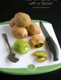 How to Peel a Kiwi with a Spoon