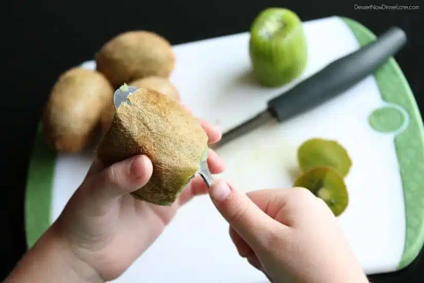  How to Peel a Kiwi with a Spoon