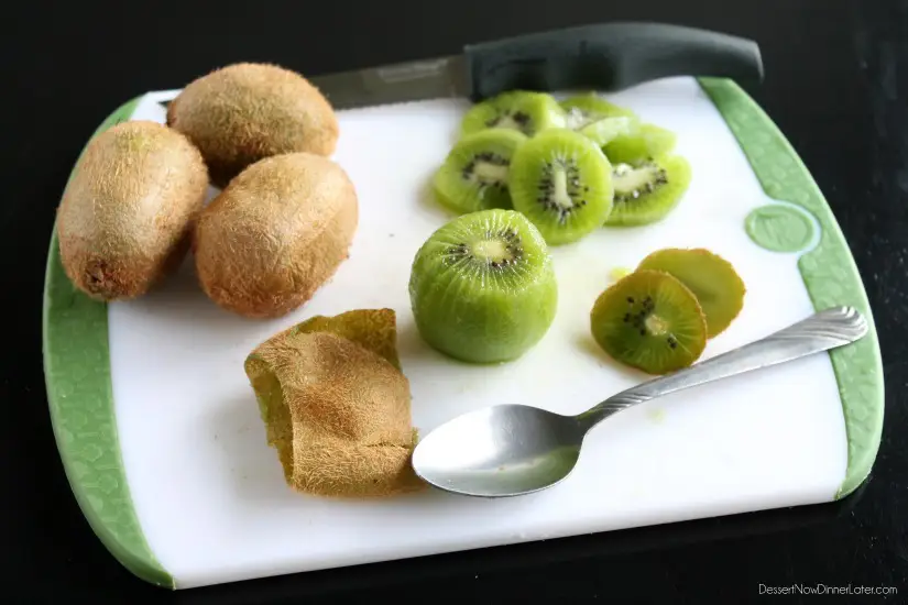  How to Peel a Kiwi with a Spoon