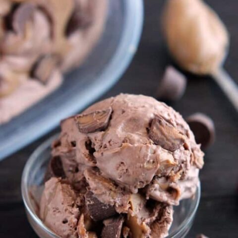 NO CHURN Chocolate Peanut Butter Cup Ice Cream