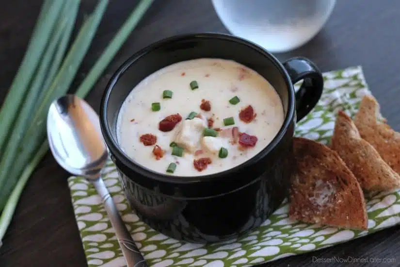  Chicken Cordon Bleu Soup - everything you love about chicken cordon bleu (the chicken, the ham, the swiss) plus bacon in a creamy soup! From DessertNowDinnerLater.com