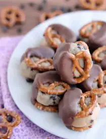 Cookie Dough Pretzel Bites - eggless chocolate chip cookie dough sandwiched between two pretzels and dipped in milk chocolate! From DessertNowDinnerLater.com