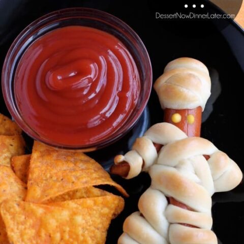 Hot Dog Mummies from DessertNowDinnerLater.com #halloween