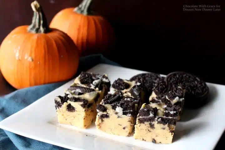 Pumpkin Oreo Fudge - A quick and easy fudge recipe. No candy thermometer required!