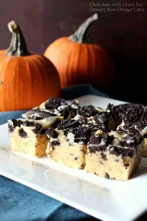 Pumpkin Oreo Fudge - A quick and easy fudge recipe. No candy thermometer required!