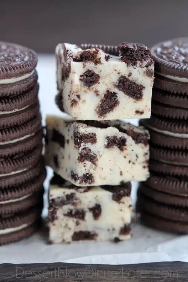 This Oreo Fudge whips up with only 3 ingredients! From DessertNowDinnerLater.com