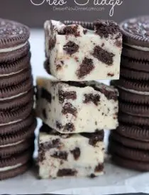 This Oreo Fudge whips up with only 3 ingredients! From DessertNowDinnerLater.com