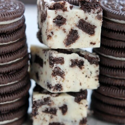 This Oreo Fudge whips up with only 3 ingredients! From DessertNowDinnerLater.com