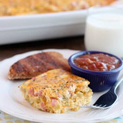 This Ham Chile and Cheese Baked Omelet is a great way to feed a crowd for breakfast, brunch, or brinner!