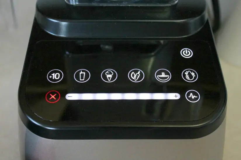Blendtec Designer 675's illuminated touch interface (key pad)