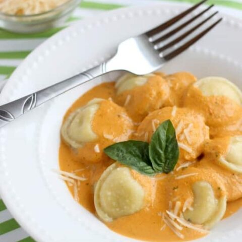 Roasted Red Pepper Ravioli - Fresh and creamy roasted red pepper sauce atop al dente cooked cheese filled ravioli, for a restaurant-quality Italian dish made easy at home!