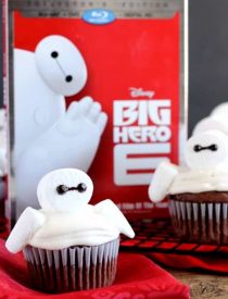 Big Hero 6 comes to life at home with these Baymax Cupcakes topped with marshmallow frosting and large marshmallows. {Step-by-Step Tutorial}