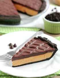 This No-Bake Peanut Butter Pie with an oreo crust, whipped peanut butter filling, and silky chocolate ganache will have you savoring every decadent bite!