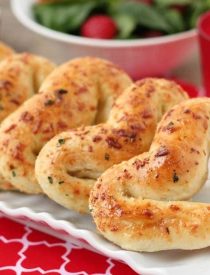 Make Valentine's Day fun for the whole family with these easy, 3-ingredient heart shaped breadsticks!