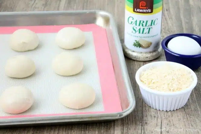 Heart Shaped Breadsticks Ingredients: Rhodes rolls, garlic salt, shredded parmesan cheese, egg.