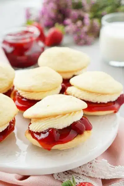 Strawberries and Cream Whoopie Pies