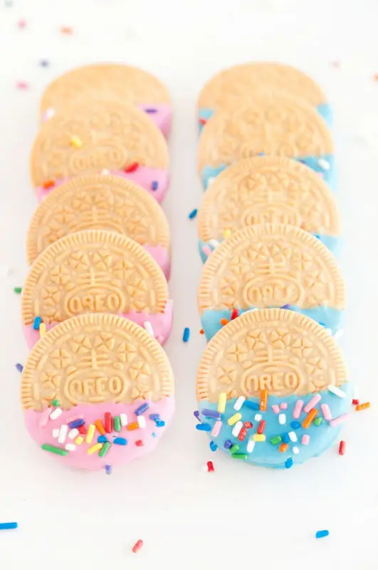Want an easy baby shower treat with a sprinkle of elegance? Try these Confetti Oreos from Sprinkles for Breakfast.