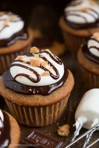 S'mores Cupcakes // Garnish & Glaze