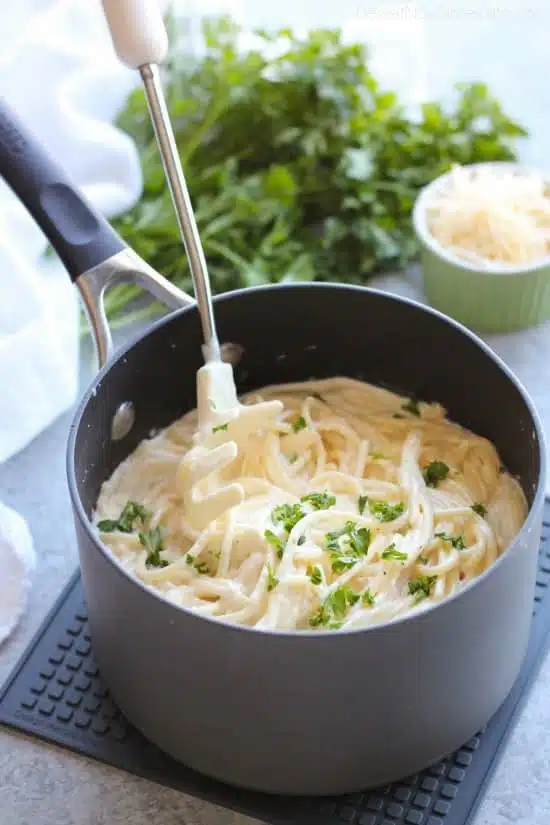 This Garlic Parmesan Spaghetti has browned butter and garlic in its thick and creamy parmesan sauce, for a super flavorful pasta dinner that will have you licking the plate clean.