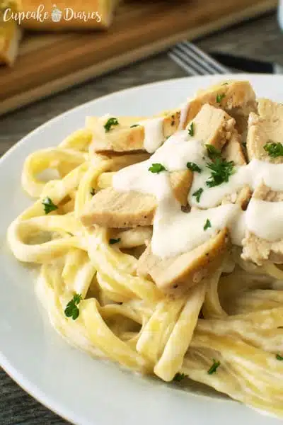 Copycat Olive Garden Chicken Alfredo // Cupcake Diaries