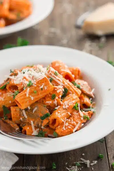 Copycat Roasted Red Pepper Pasta Brio // Garnish & Glaze