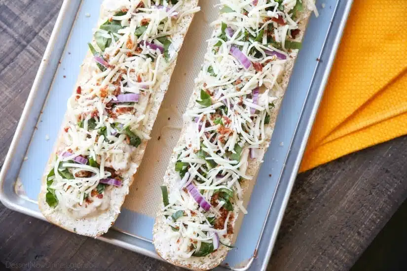 Chicken Alfredo Garlic Bread Pizza is a quick and easy dinner with loads of flavor! Pick up a loaf of French bread and make this tonight!