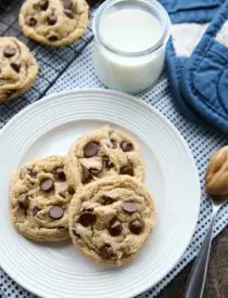 These totally irresistible Peanut Butter Chocolate Chip Cookies are chewy yet tender, and super easy to make! 