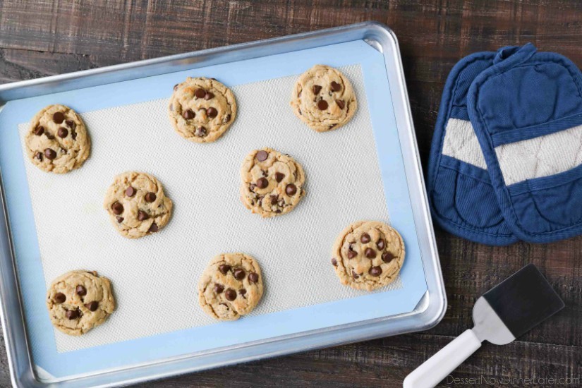 These totally irresistible Peanut Butter Chocolate Chip Cookies are chewy yet tender, and super easy to make! 