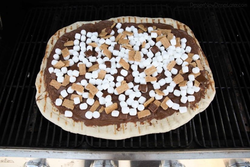 Make your dessert outside! This Grilled S'mores Pizza is an easy and delicious dessert with all the flavors of everyone's favorite campfire treat! 