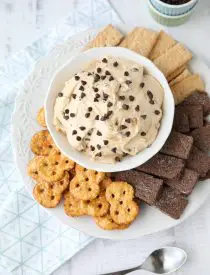 This buckeye dip recipe uses all the ingredients of your favorite buckeye peanut butter balls. With cream cheese, and mini chocolate chips, it's an easy, smooth and creamy dip. Serve it with pretzels, honey and chocolate graham crackers, or even apples. This dip is perfect for parties, holidays, or game day!