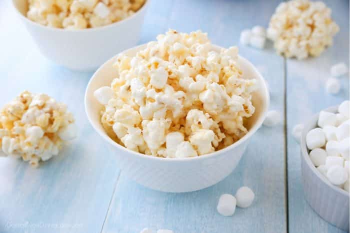 Marshmallow Popcorn is an easy and cheap snack that feeds a crowd! Perfect for movie night!