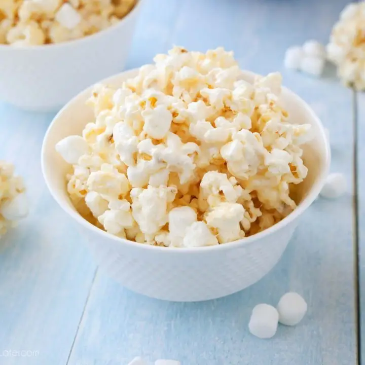 Marshmallow Popcorn is an easy and cheap snack that feeds a crowd! Perfect for movie night!
