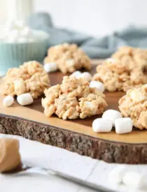 Close up of no-bake rice krispie treat cookies made with white chocolate, peanut butter, and marshmallows.