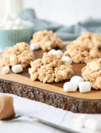 Close up of no-bake rice krispie treat cookies made with white chocolate, peanut butter, and marshmallows.