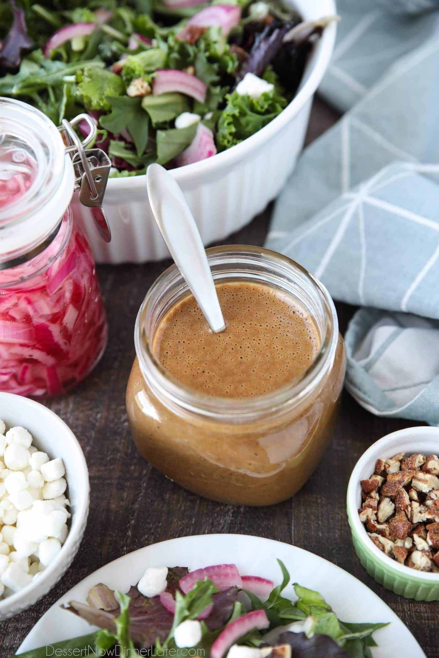 Low-Calorie Salad Dressing with Balsamic and Yogurt:Quick To Mix