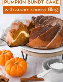 Iezīmēts attēls Pumpkin Bundt kūkai ar krējuma siera pildījumu vietnei Pinterest.