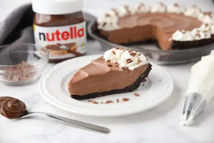 Slice of no bake Nutella cheesecake on a plate.